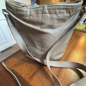 M London Elegant Tan Leather Shoulder Bag VTG